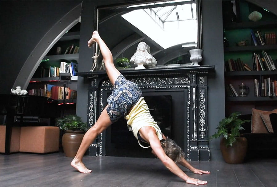 An Arms-Core-Floor Dancey Workout