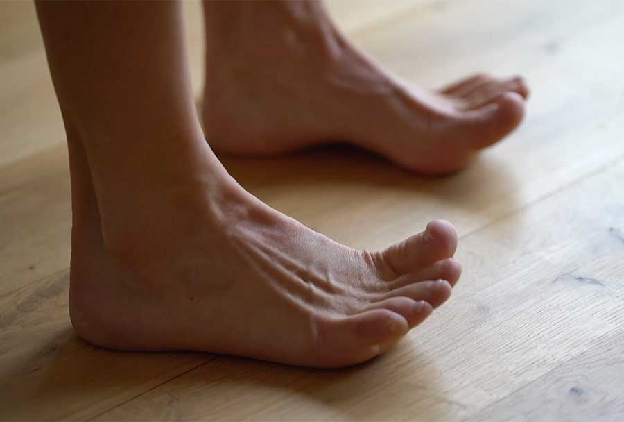 Toe Fanning and Toe Lifting Exercise Routine to Help Strengthen Your Lower Leg