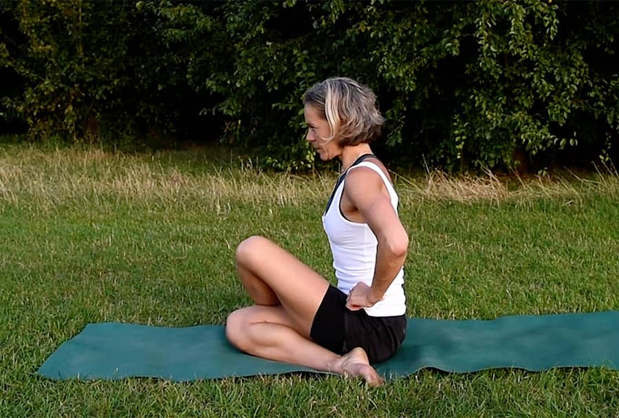 Stretching Out After a Movement-Session With This Half-Spinal Sitting Position